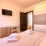 Beautiful Magnifica With Private Pool In * Pula