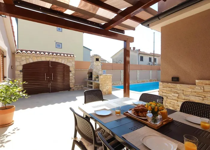 빌라 Beautiful Magnifica With Private Pool In *