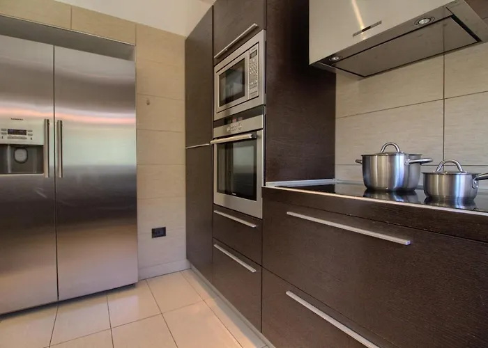 Beautiful Magnifica With Private Pool In *