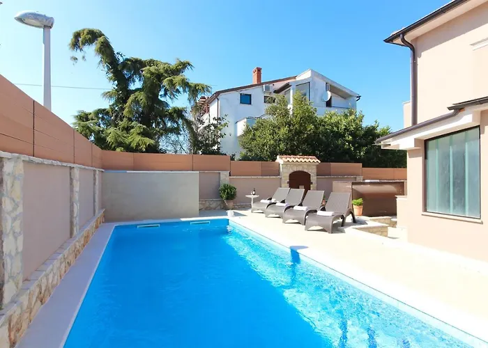 Beautiful Magnifica With Private Pool In * 풀라