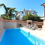 Beautiful Magnifica With Private Pool In * Pula