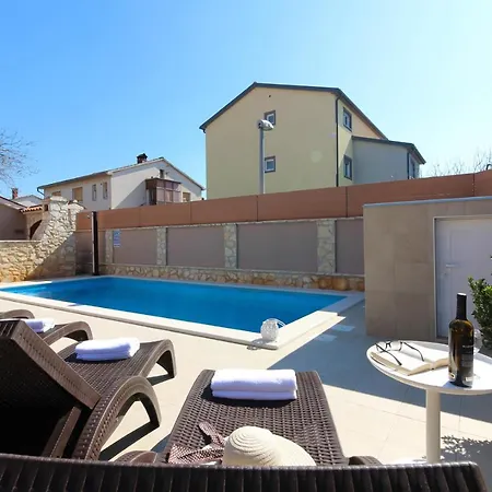 Beautiful Magnifica With Private Pool In * Pula
