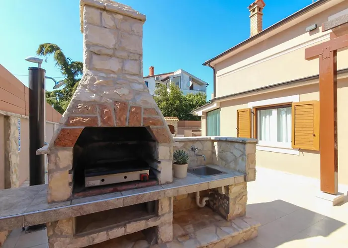 Villa Beautiful Magnifica With Private Pool In Pula